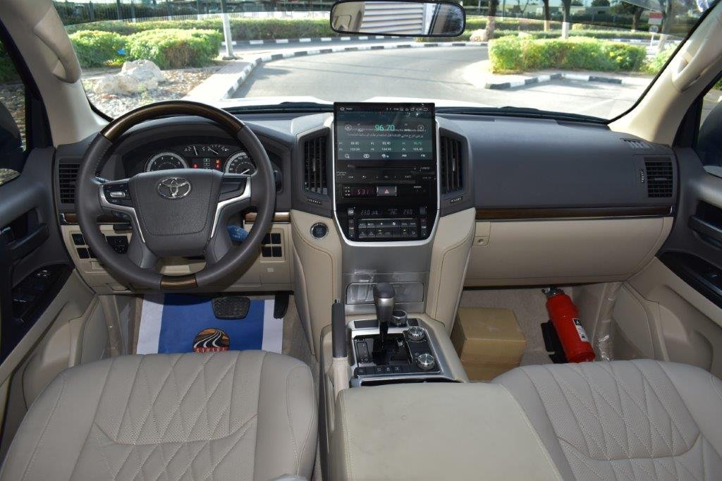 2017 Toyota Land Cruiser V8