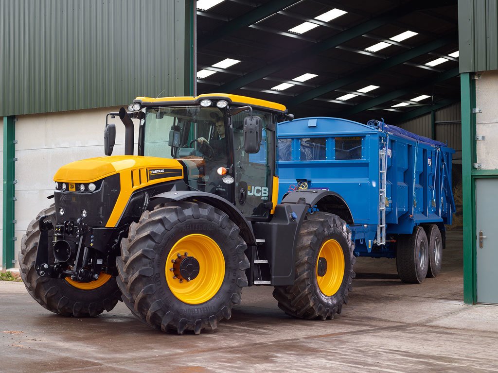 2017 JCB Fastrac 4220