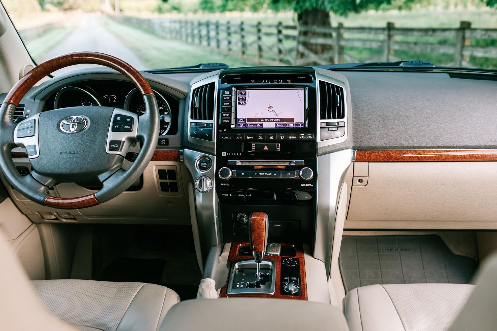 2013 Toyota Land Cruiser V8