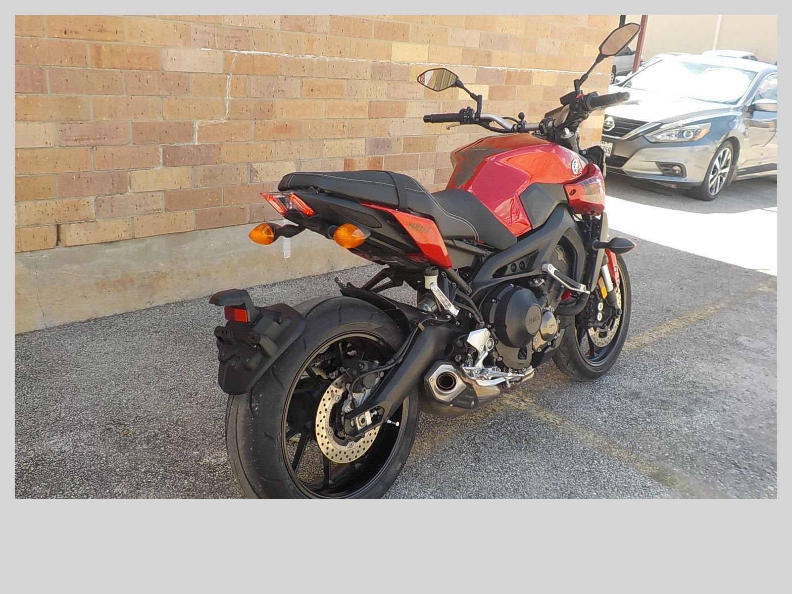 2014 Yamaha FZ‑09 (Blazing Orange)
