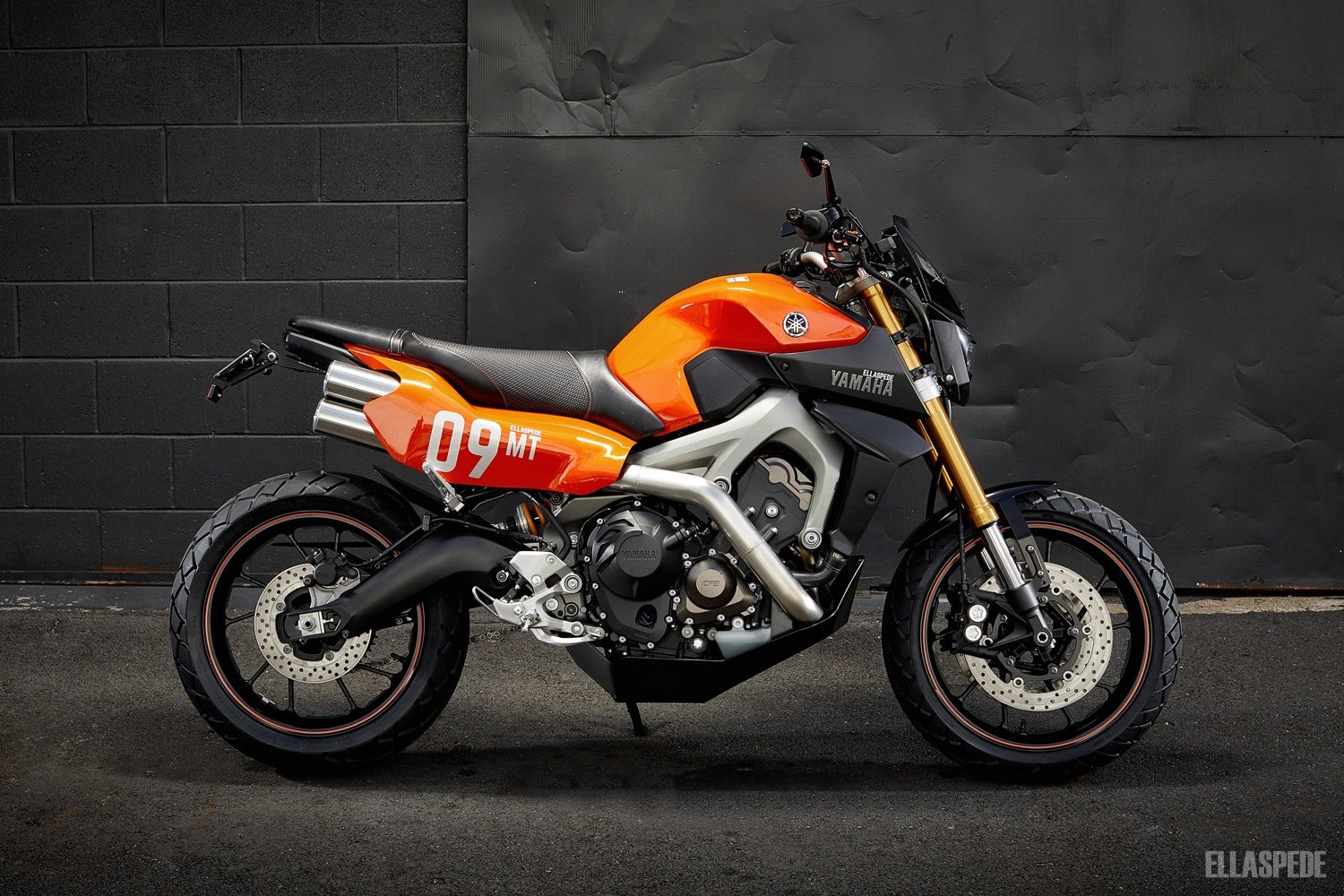 2014 Yamaha FZ‑09 (Blazing Orange)